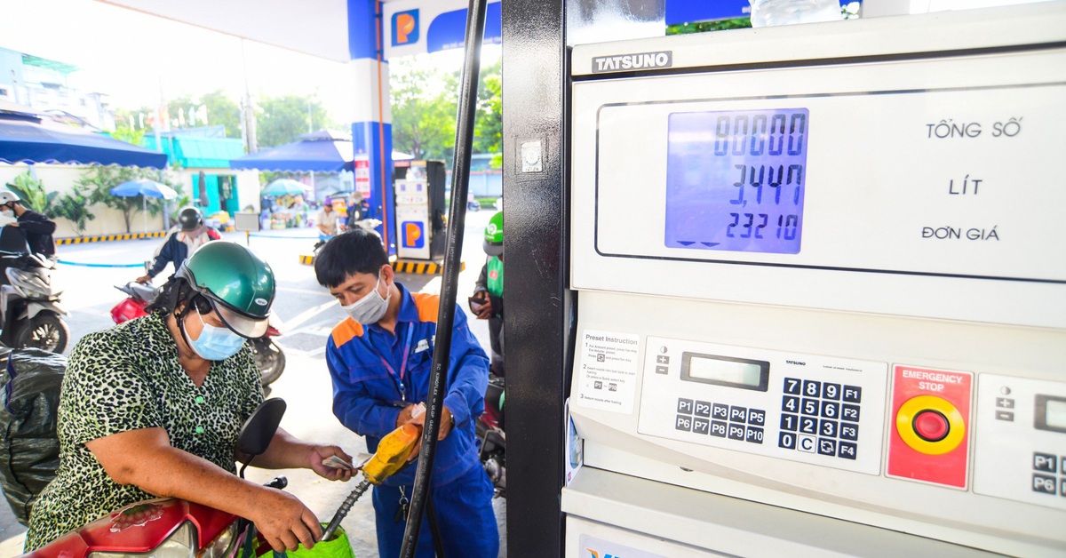 Lãnh đạo Petrolimex lên tiếng về cú 'giảm sốc' của giá xăng dầu sau lệnh áp thuế của ông Trump