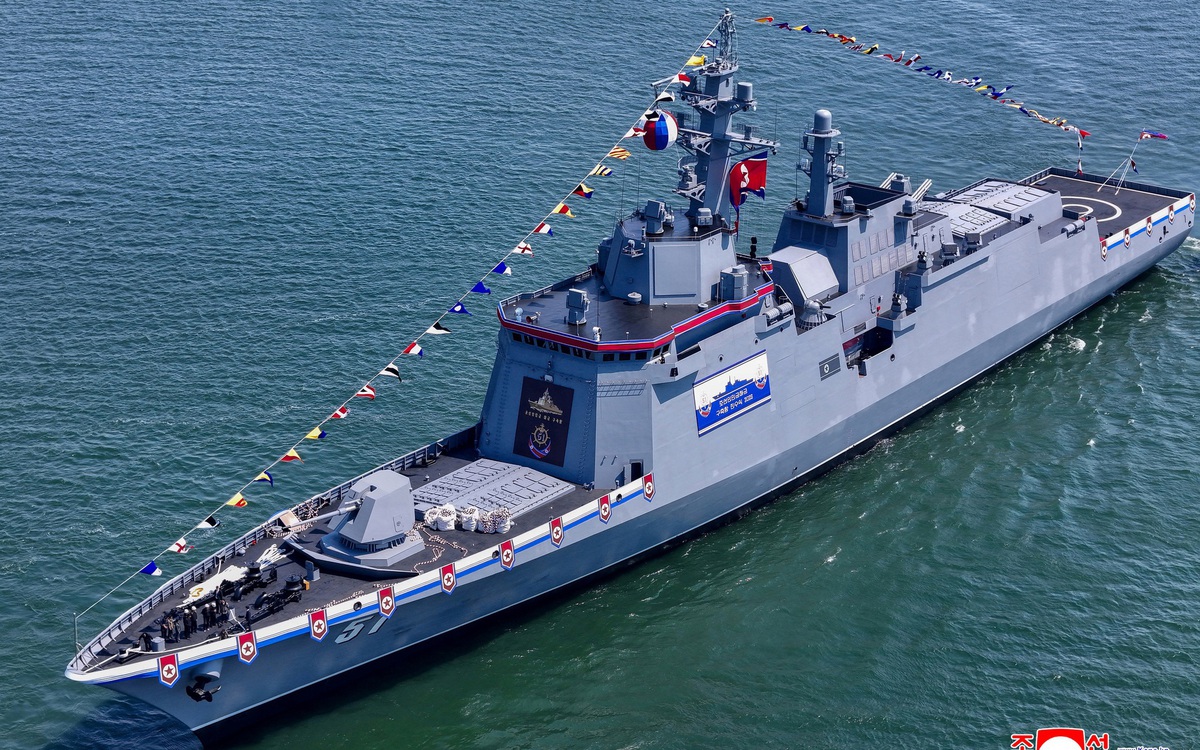 Triều Tiên trình làng tàu chiến 5.000 tấn 'phong cách Kim Jong Un'