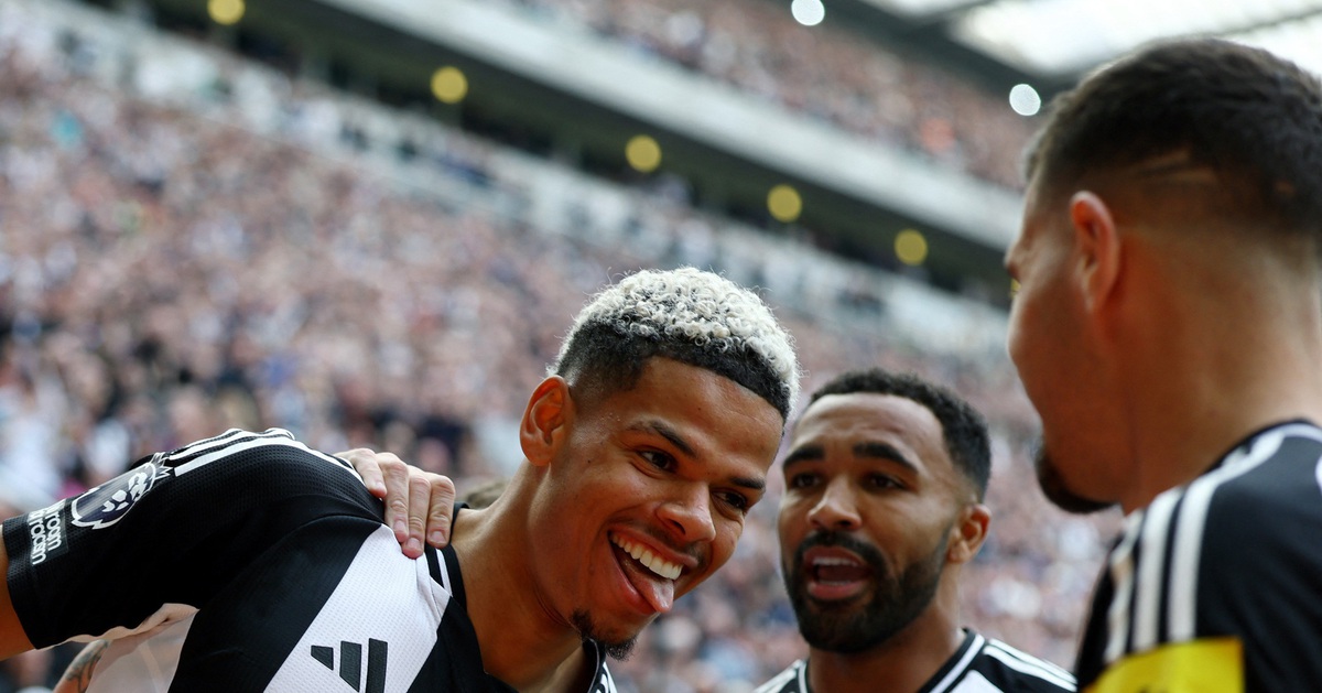 Newcastle leo lên vị trí thứ ba tại Premier League