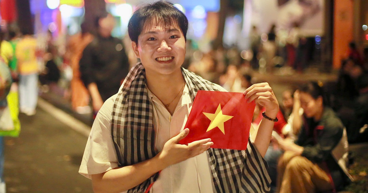 Thức xuyên đêm chờ sáng mai xem 'concert quốc gia'