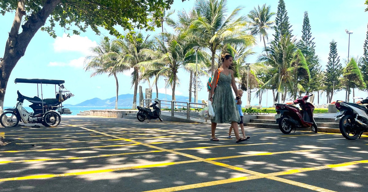 Khai thác 8 điểm giữ xe thanh toán không dùng tiền mặt ở bãi biển Nha Trang