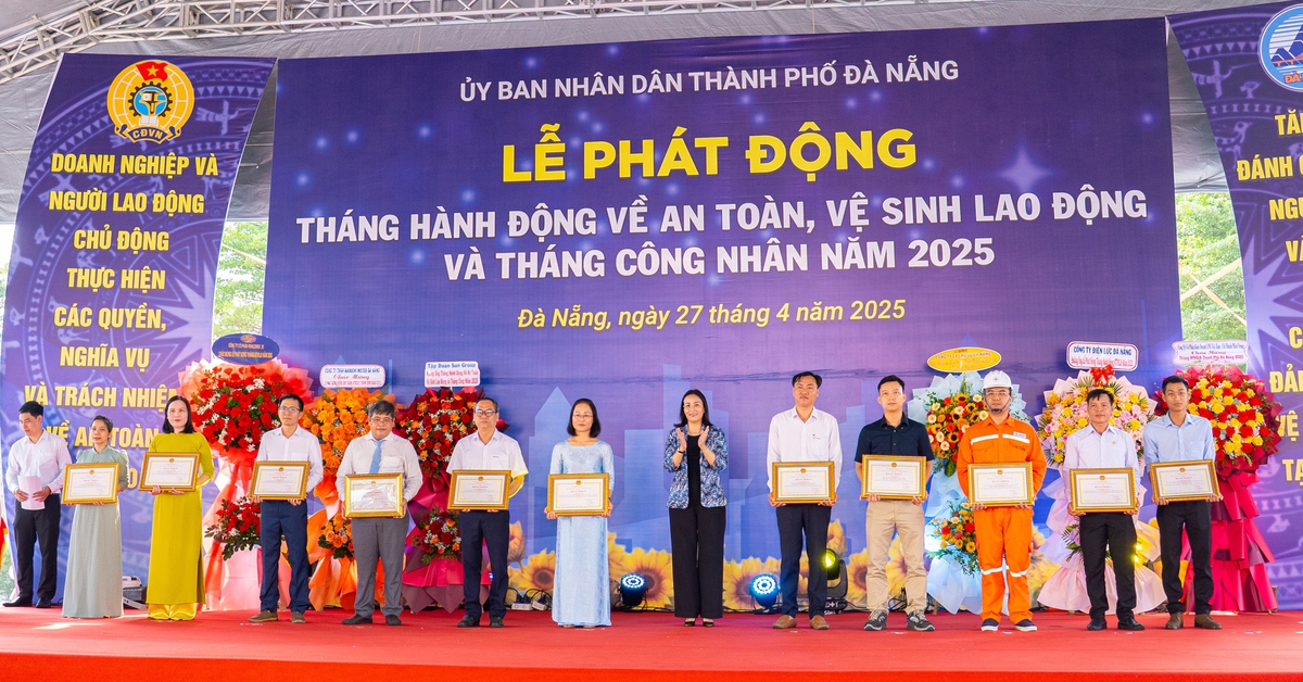 Trao 34 mái ấm cho công nhân khó khăn tại Đà Nẵng