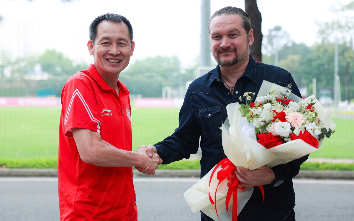 HLV Velizar Popov dẫn dắt CLB Thể Công - Viettel