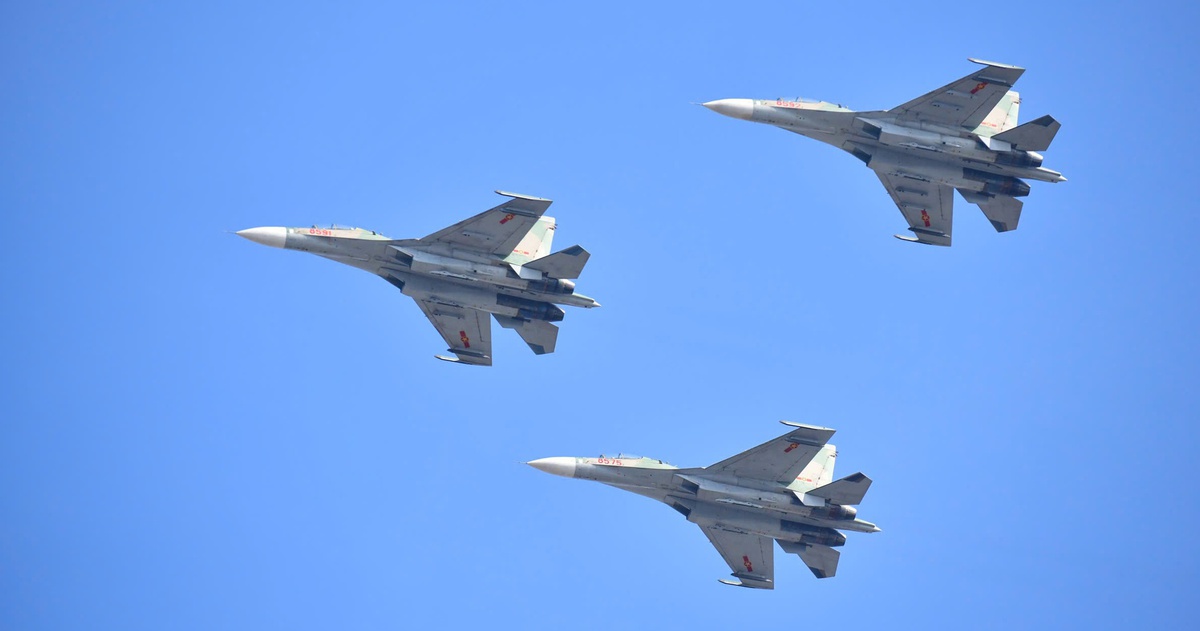 LiveTrực tiếp: Tổng duyệt diễu binh, diễu hành cấp Nhà nước mừng đại lễ 30-4 tại TP.HCM