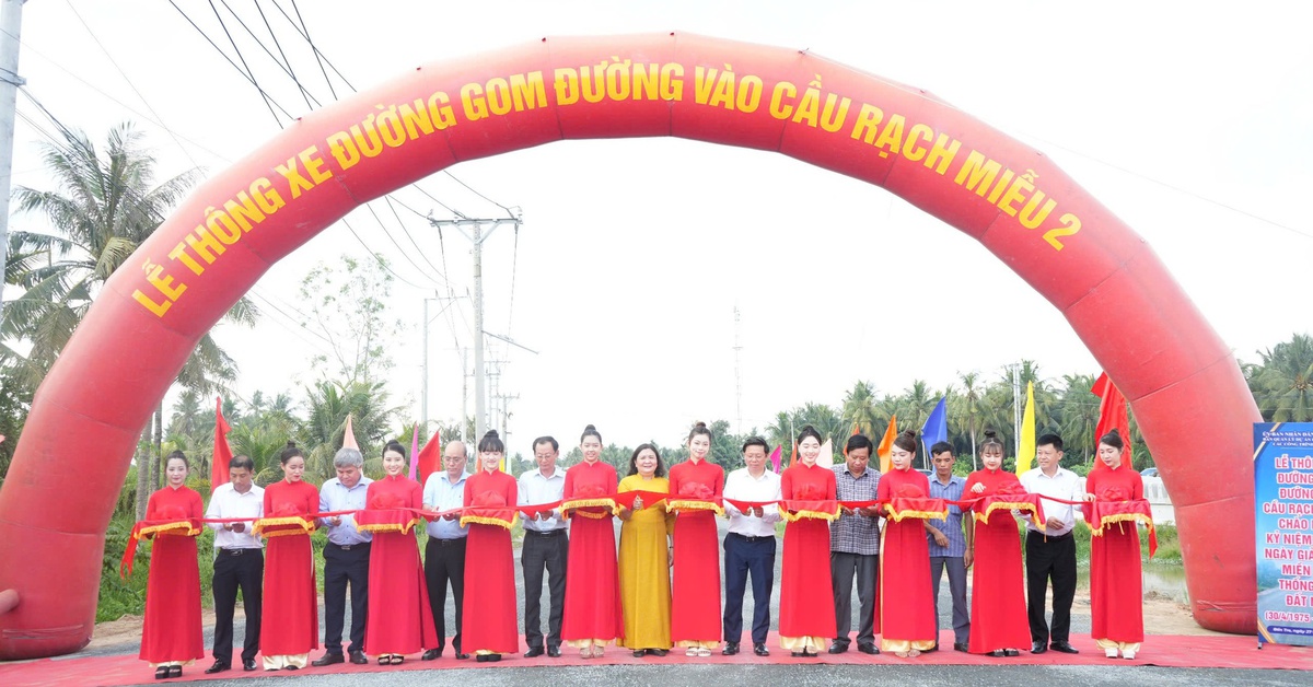 Thông xe đường gom đường vào cầu Rạch Miễu 2