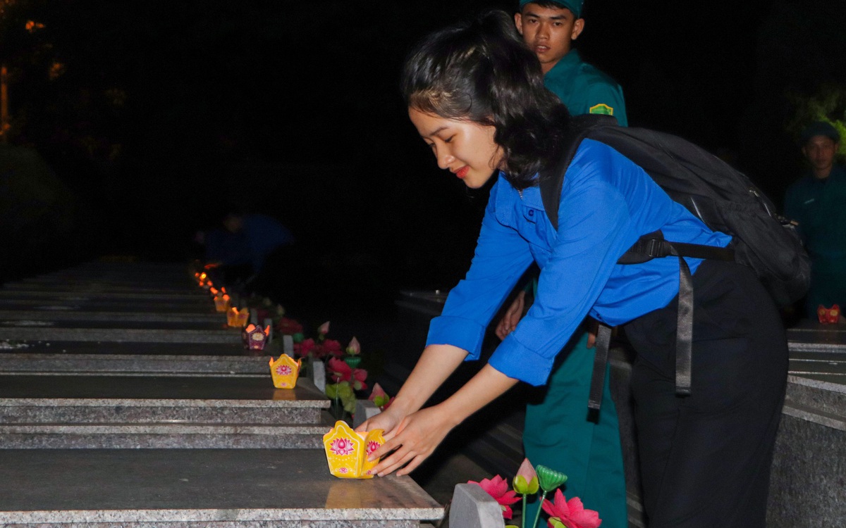 Hàng ngàn ngọn nến thắp sáng nghĩa trang liệt sĩ TP Đà Nẵng