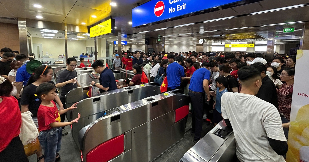 Cấm nhiều đường ngày 30-4, metro chạy từ 4h30 đưa khách tiếp cận trung tâm TP.HCM