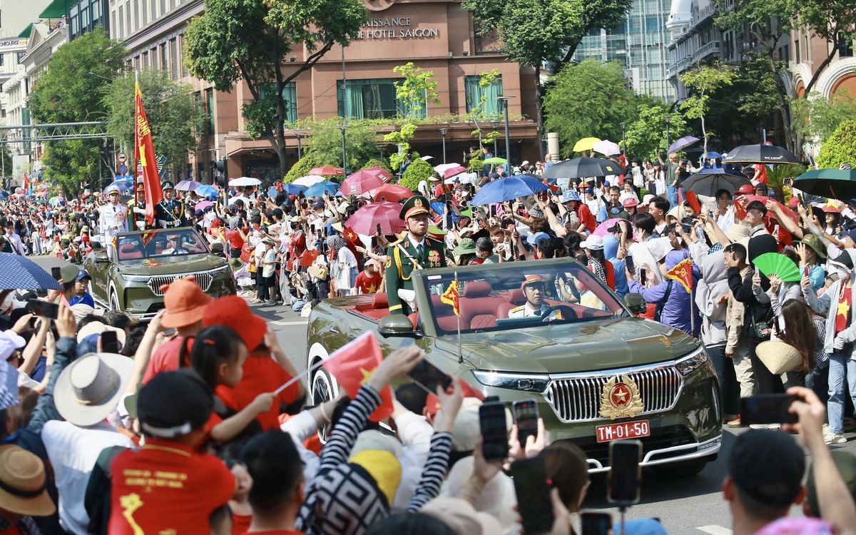 Dân mạng nhắc khéo 'đu concert quốc gia' lịch sự, tôn trọng chiến sĩ