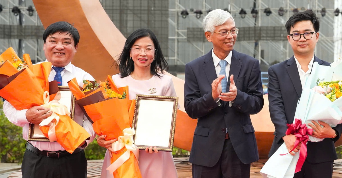 Biểu tượng Hữu nghị quốc tế TP.HCM là vòng tròn Mobius vô tận