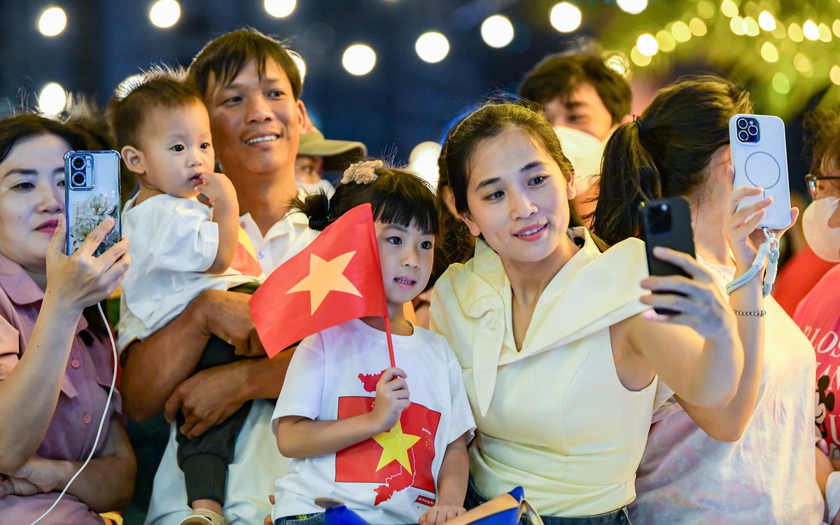 TP.HCM khuyên du khách gọi ngay số 028.1022 nếu bị nâng giá dịch vụ