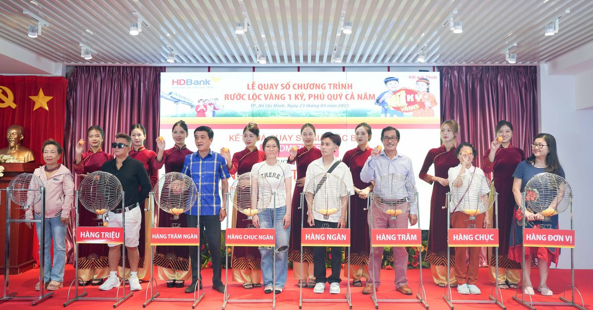 Một khách hàng trúng thưởng 1 ký vàng SJC từ HDBank