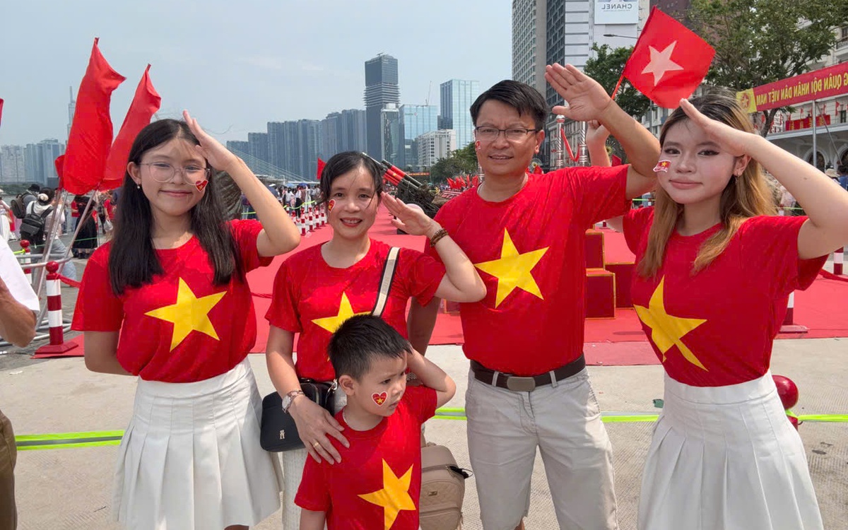 Khi đưa trẻ em đi xem các sự kiện trong dịp lễ 30-4, cần lưu ý gì?