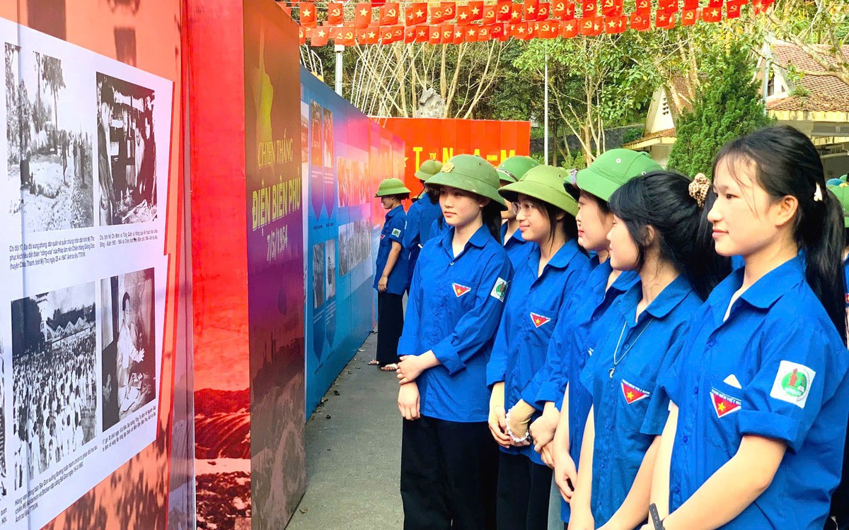 Hàng vạn người hành hương về Ngã ba Đồng Lộc