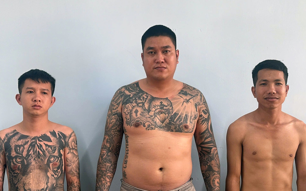Tạm giữ ba người chặn xe, xô xát khiến bé trai 2 tuổi bị thương