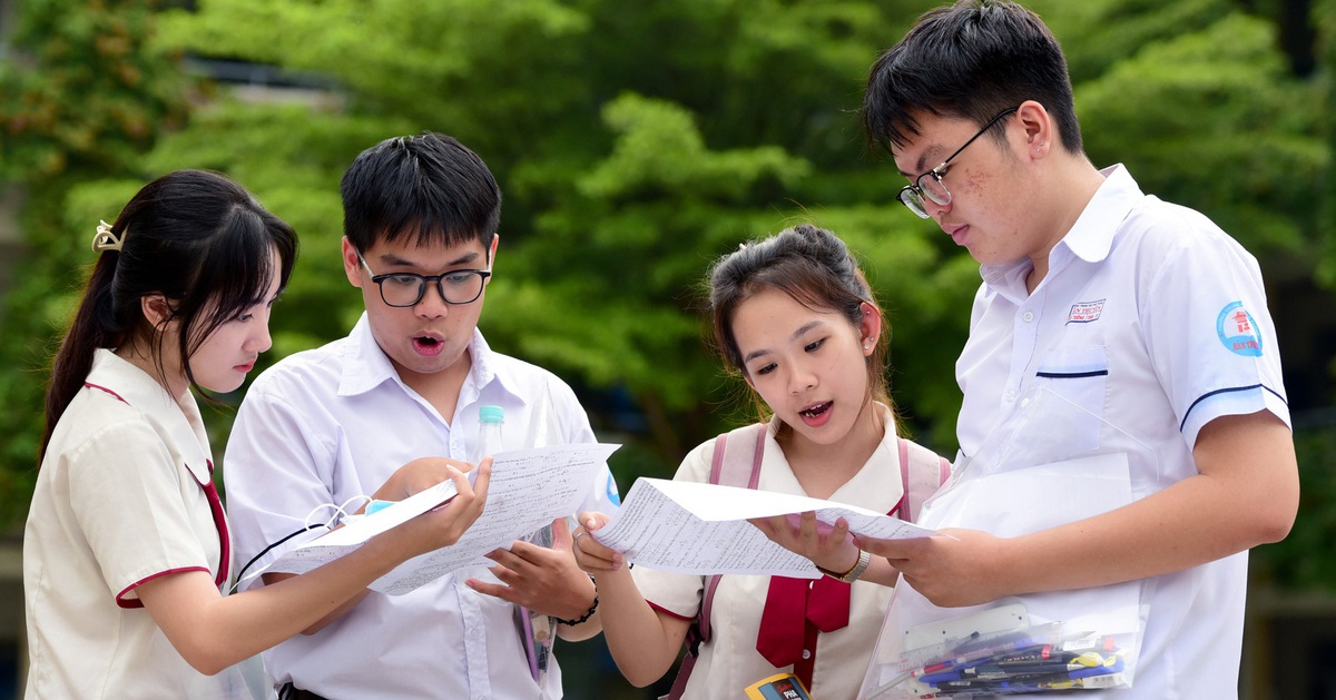 Đề thi tốt nghiệp THPT 2025 chỉ in trên 1 tờ giấy, một phòng có thí sinh thi nhiều môn
