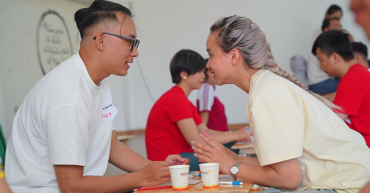 Bên nhau nhiều năm, vẫn vỡ òa khi tìm hiểu cảm xúc của 'nửa kia'