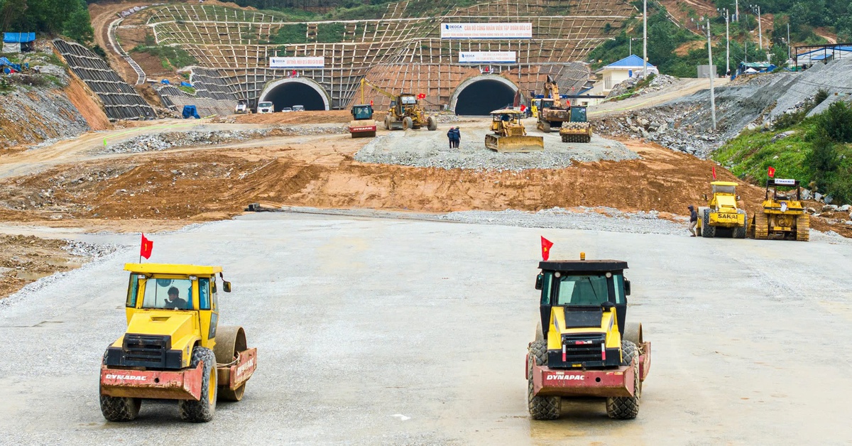 Đào thông hầm dài nhất cao tốc Bắc - Nam đúng dịp kỷ niệm 50 năm thống nhất non sông