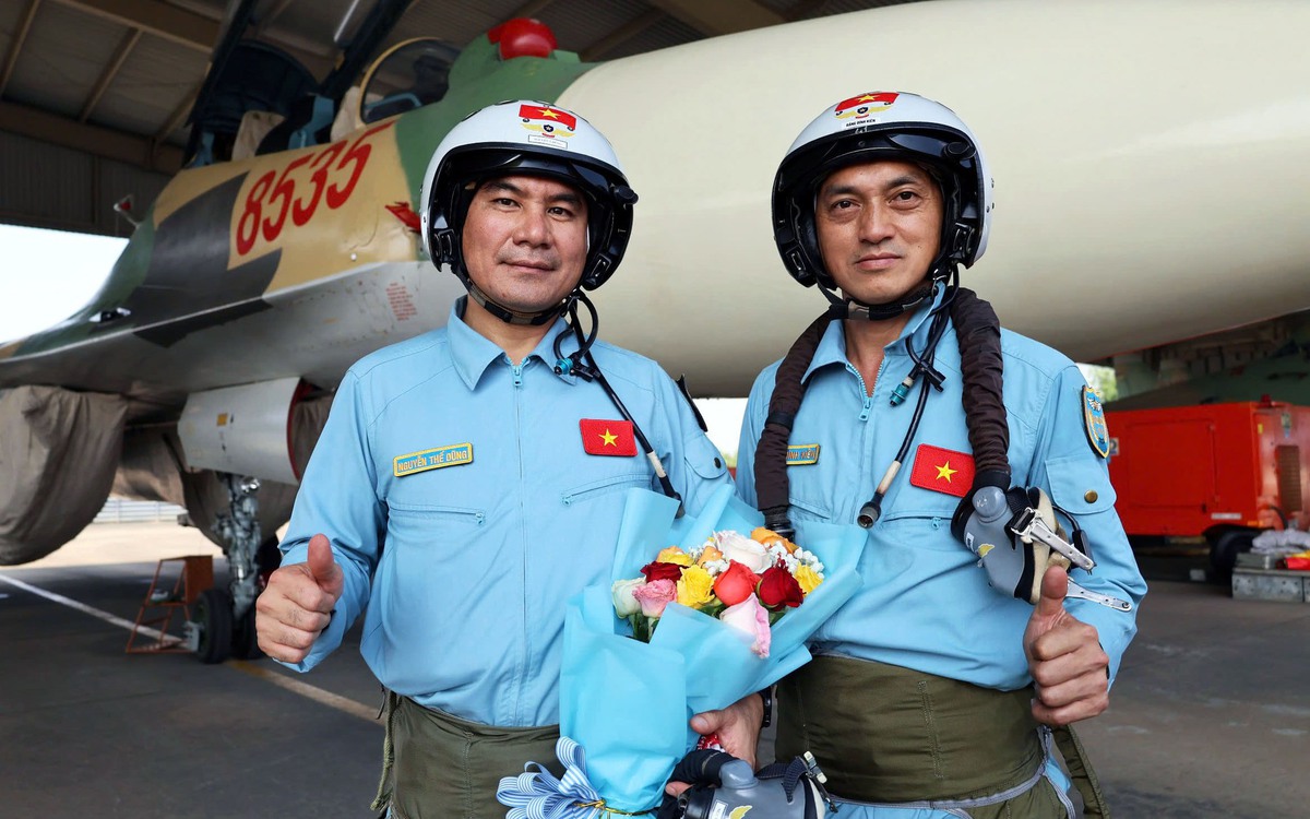 Hai phi công dẫn đầu đội hình tiêm kích: Tự hào bay trong bầu trời hòa bình