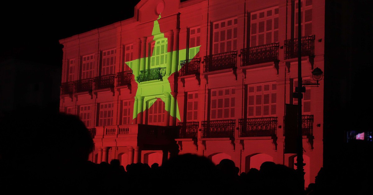 Mãn nhãn màn trình chiếu 3D Mapping trên tòa nhà 125 năm tuổi tại Đà Nẵng