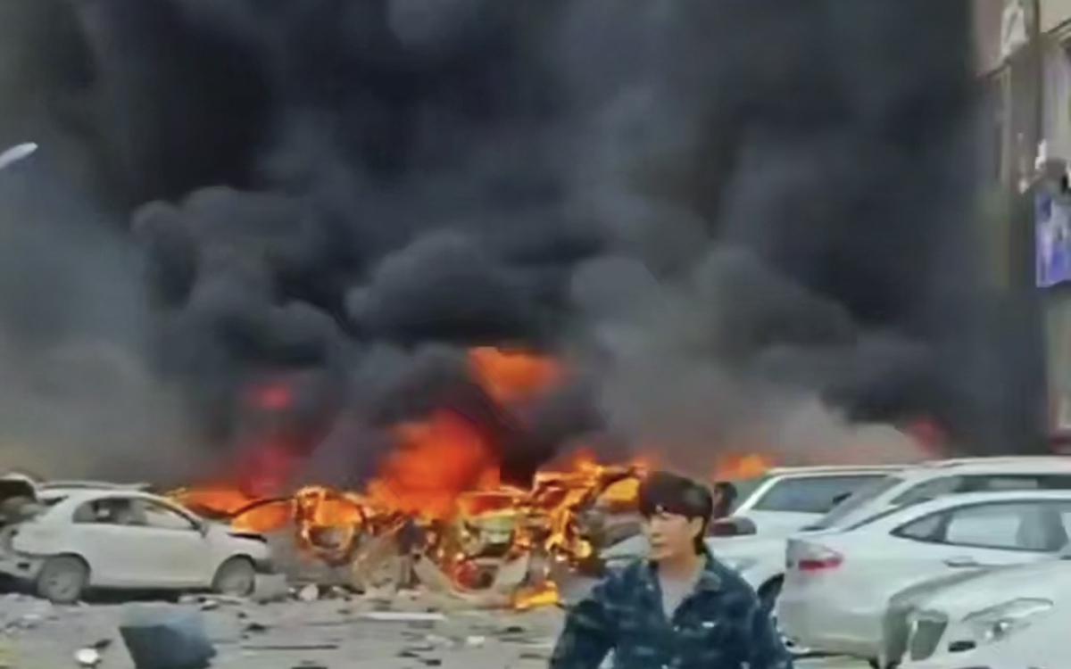 Trung Quốc: nổ rung chuyển khu dân cư, 17 người bị thương, xe cộ bị lửa 'nuốt chửng'