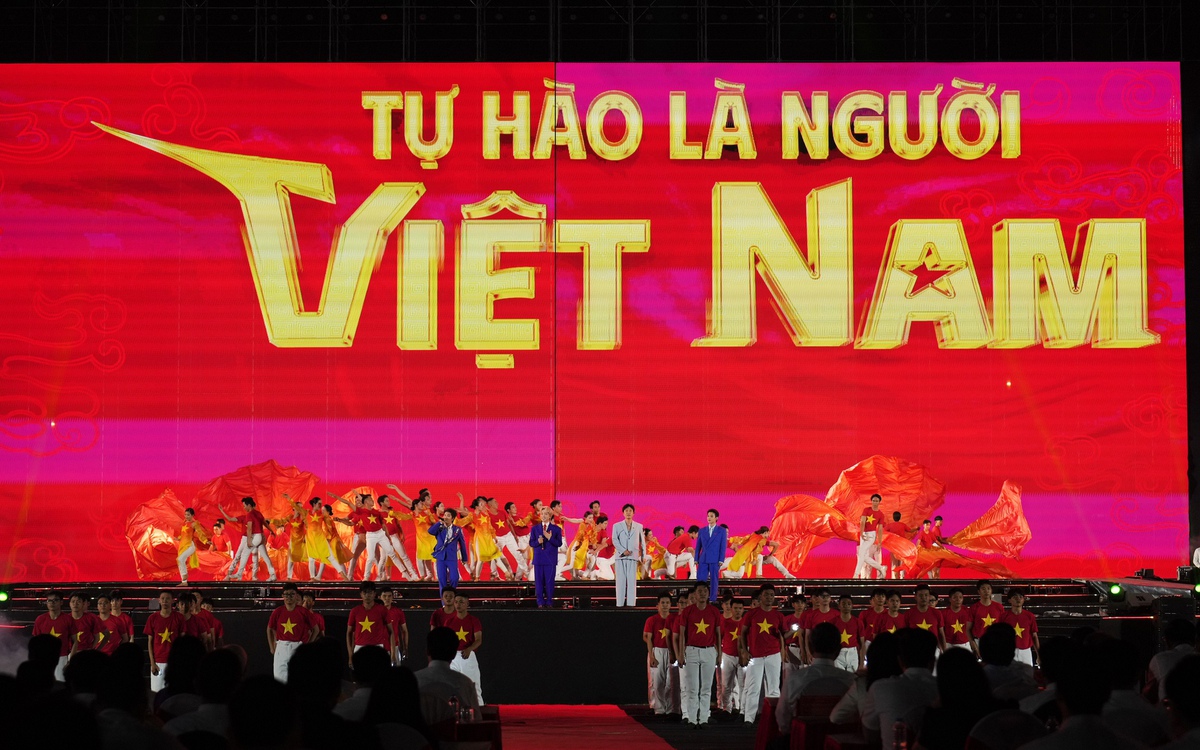 ‘Khát vọng là người Việt’ vang lên trong chương trình ‘Mùa xuân thống nhất’