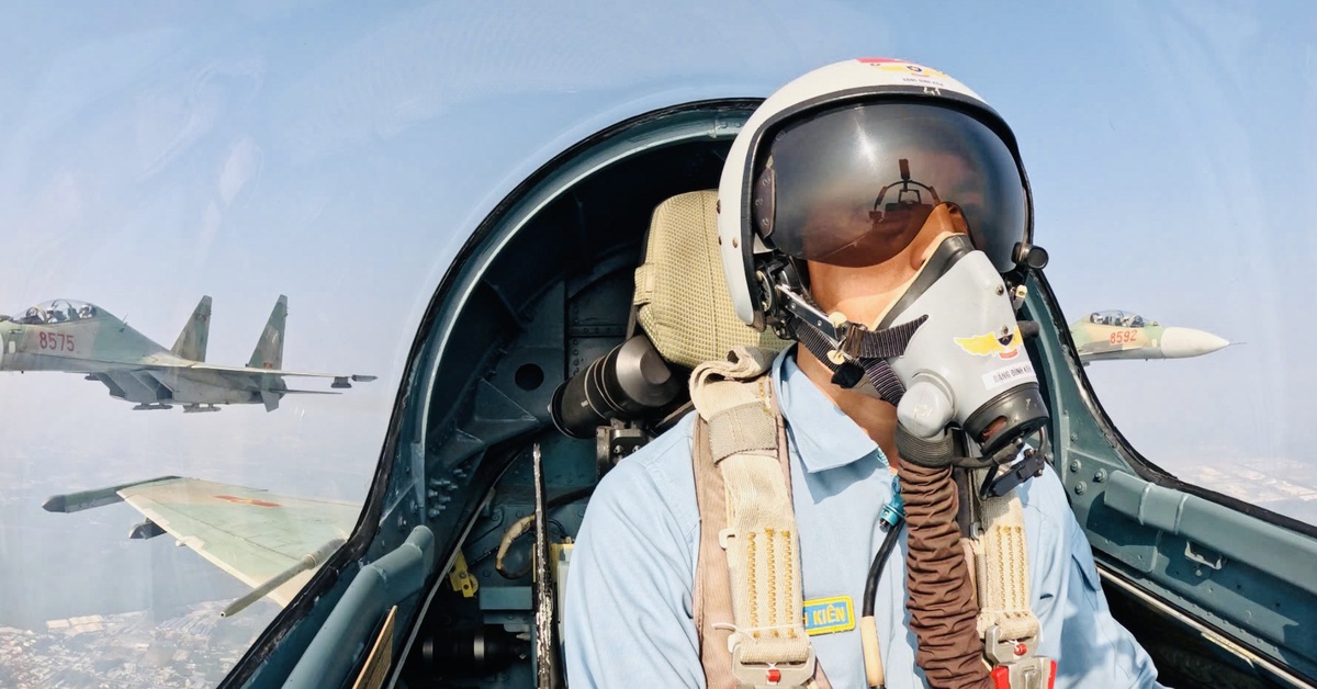 Xem clip và hình ảnh camera hành trình tiêm kích Su-30MK2 thả bẫy nhiệt