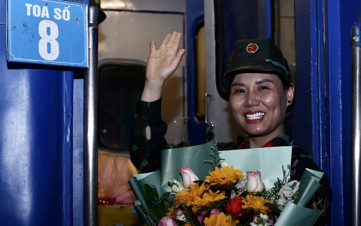 Bình Định hân hoan đón đoàn tàu đưa lực lượng diễu binh vào Nam