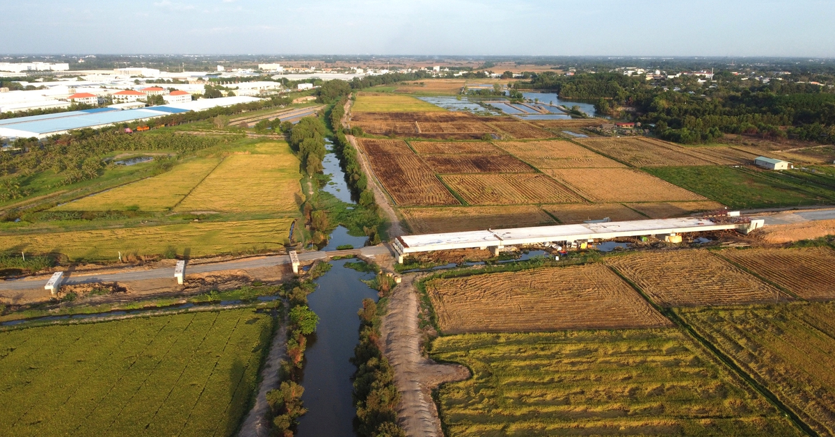 Cầu Tây Long trên ranh giới Tây Ninh - Long An sắp hoàn thành kết nối 2 tỉnh
