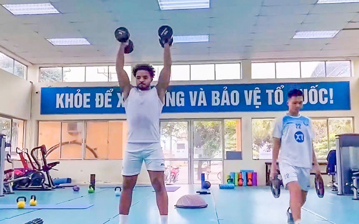 Hồi phục sớm, Nguyễn Xuân Son trở lại tập nhẹ cùng CLB Nam Định