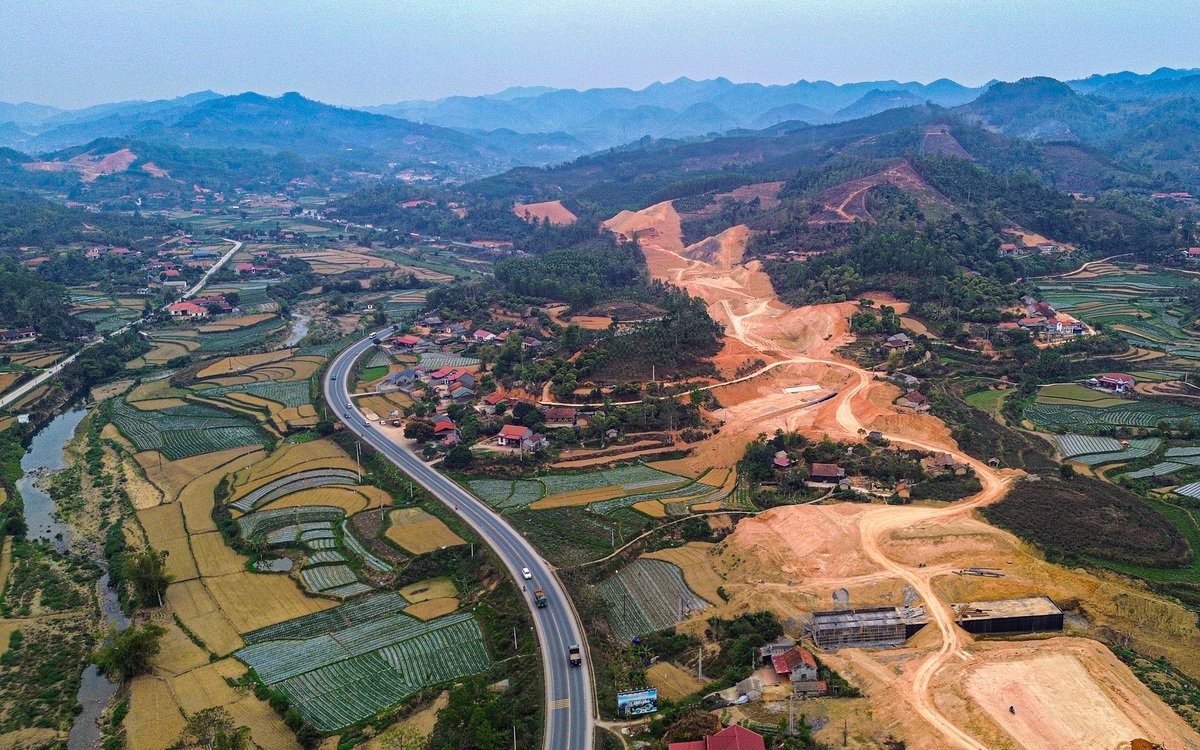 Tin tức sáng 7-4: Đề xuất bố trí 800 tỉ đồng vượt thu ngân sách cho cao tốc Hữu Nghị - Chi Lăng