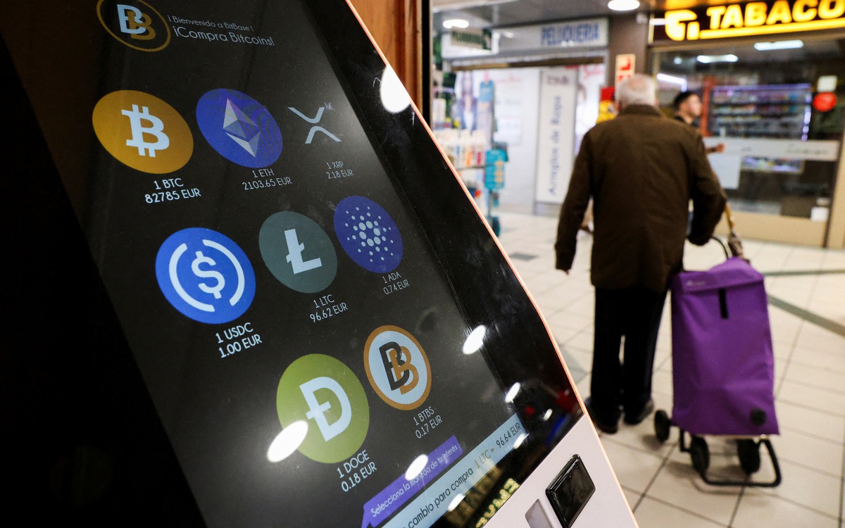 Bitcoin giảm giá trị hơn 10%, nhiều tiền điện tử khác lao dốc còn mạnh hơn