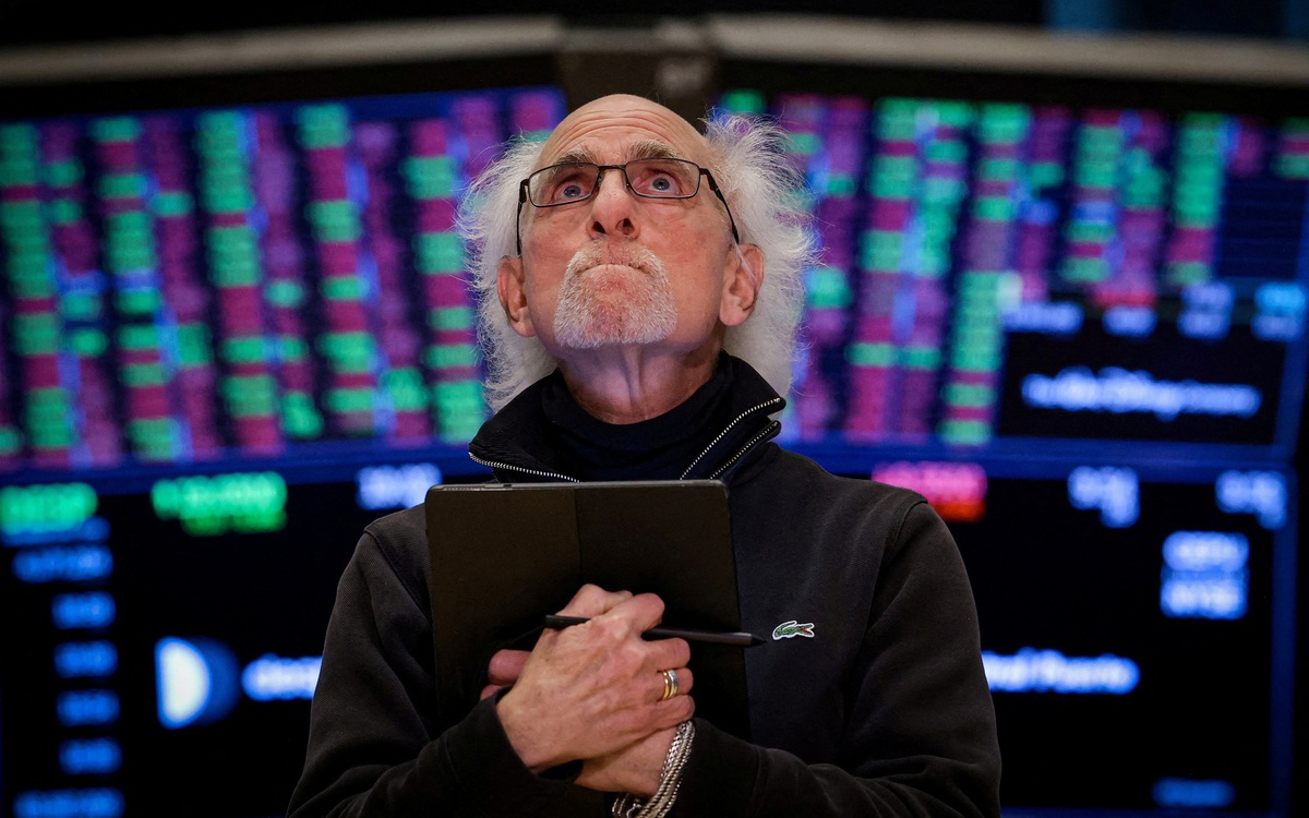 Chứng khoán thế giới và giá dầu lao dốc trong 'ngày thứ hai đen tối'