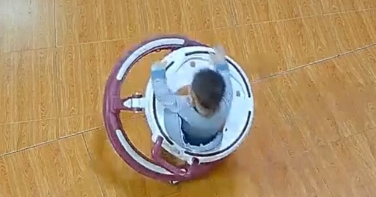 Những lầm tưởng cho trẻ ngồi 'xe tròn tập đi' không phải cha mẹ nào cũng biết
