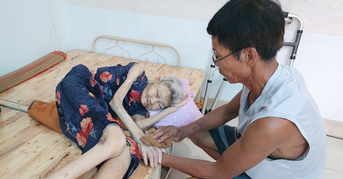 Cụ bà 104 tuổi ở quận 7 chưa có căn cước, Công an TP.HCM nói sẽ cấp lưu động sớm nhất