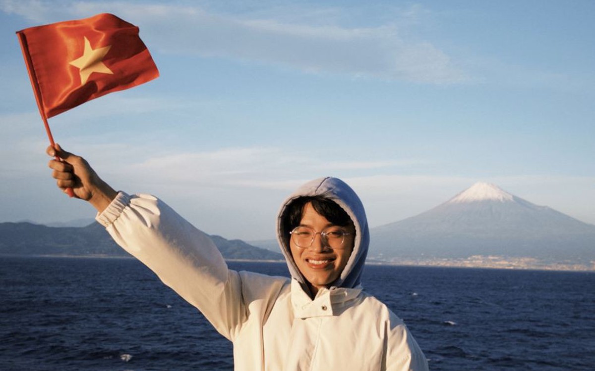 Đứa bé bị bỏ rơi là thầy giáo tiếng Anh