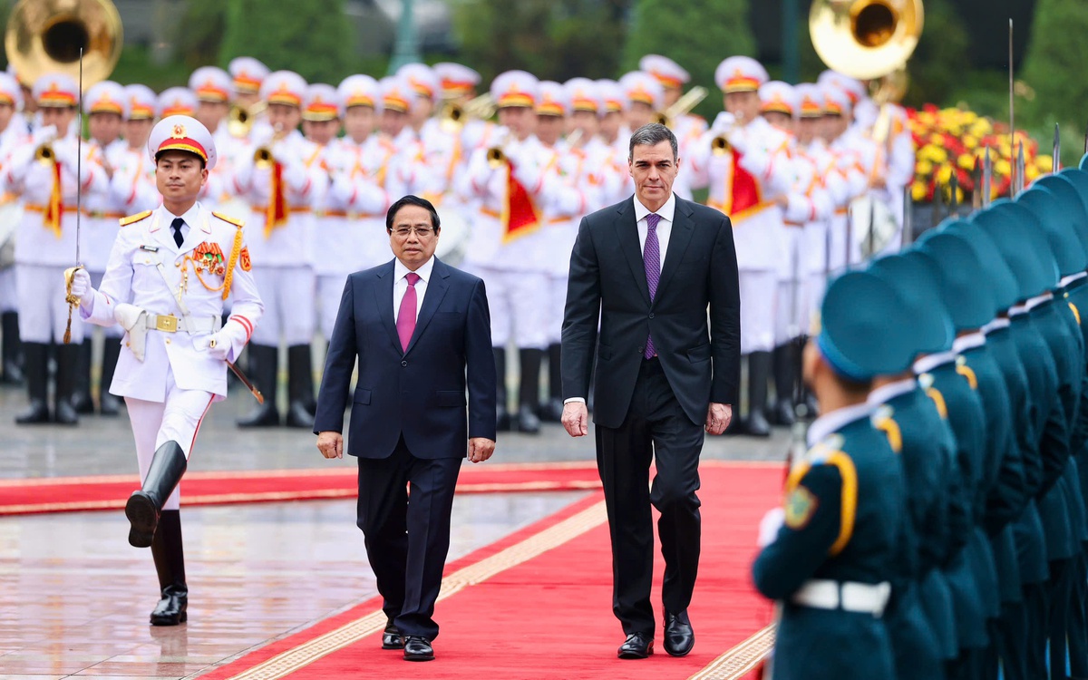 Lễ đón trọng thể Thủ tướng Tây Ban Nha Pedro Sánchez thăm Việt Nam