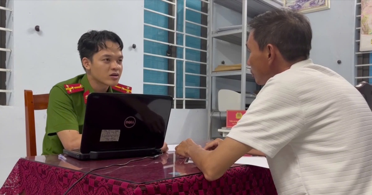 Cha dựng 'kịch bản' nhặt được của rơi trả lại người mất để con 'lập công'