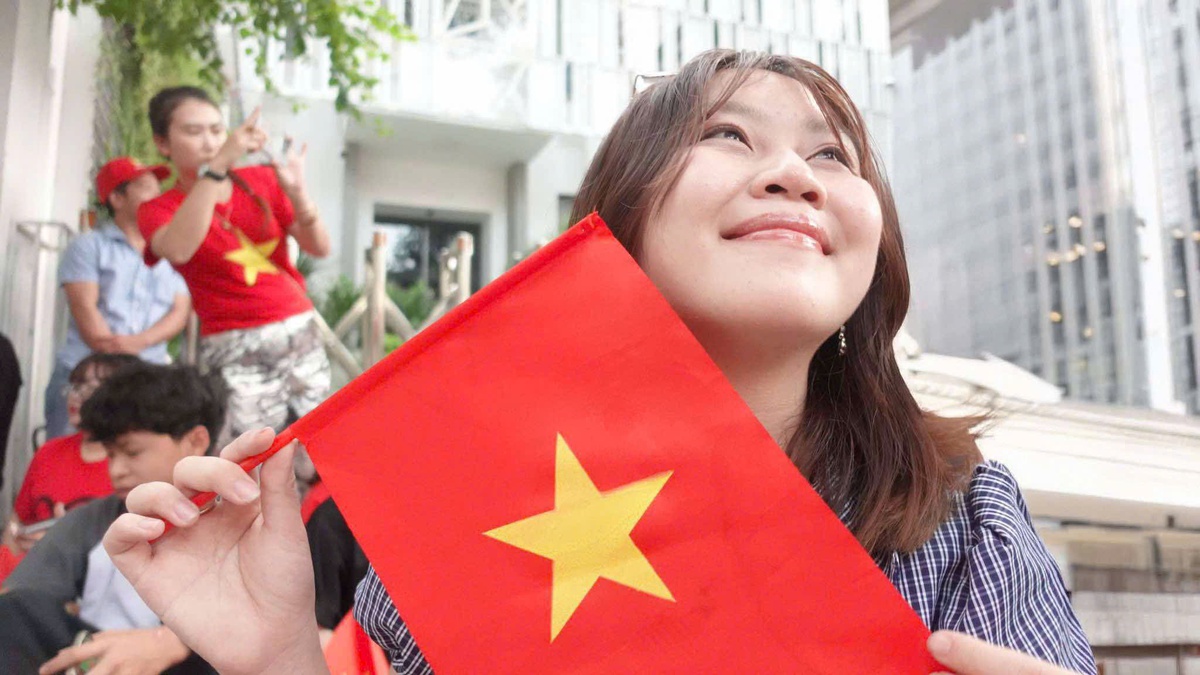 Bịn rịn chia tay chiến sĩ, luyến tiếc 'concert quốc gia', giới trẻ chờ mừng đại lễ Quốc khánh