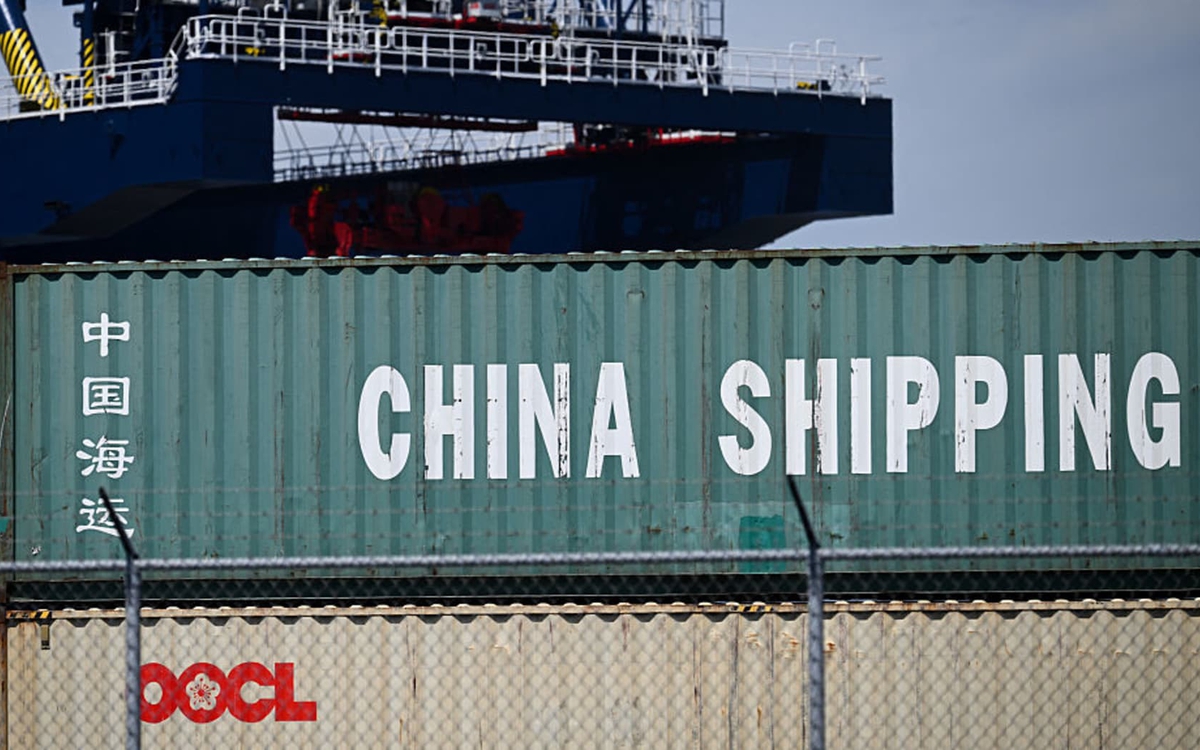 Thương mại Trung Quốc vẫn tăng giữa áp lực thuế quan, Mỹ chật vật nhập hàng