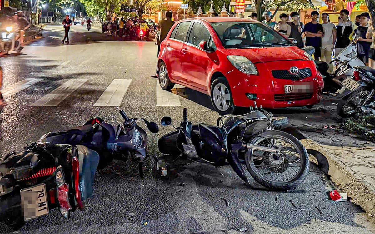 Ô tô tông liên hoàn 6 xe máy: Tài xế ô tô ra trình diện công an