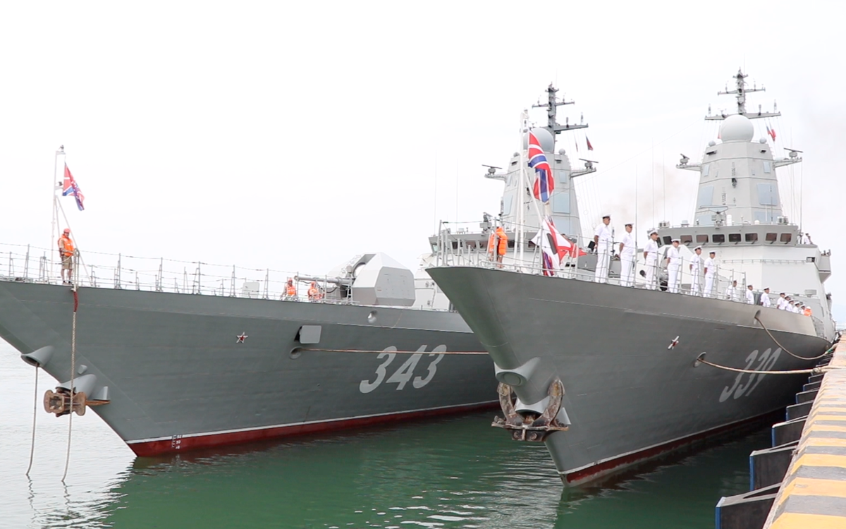 Đội tàu chiến Nga chở 262 sĩ quan, quân nhân cập cảng Tiên Sa Đà Nẵng