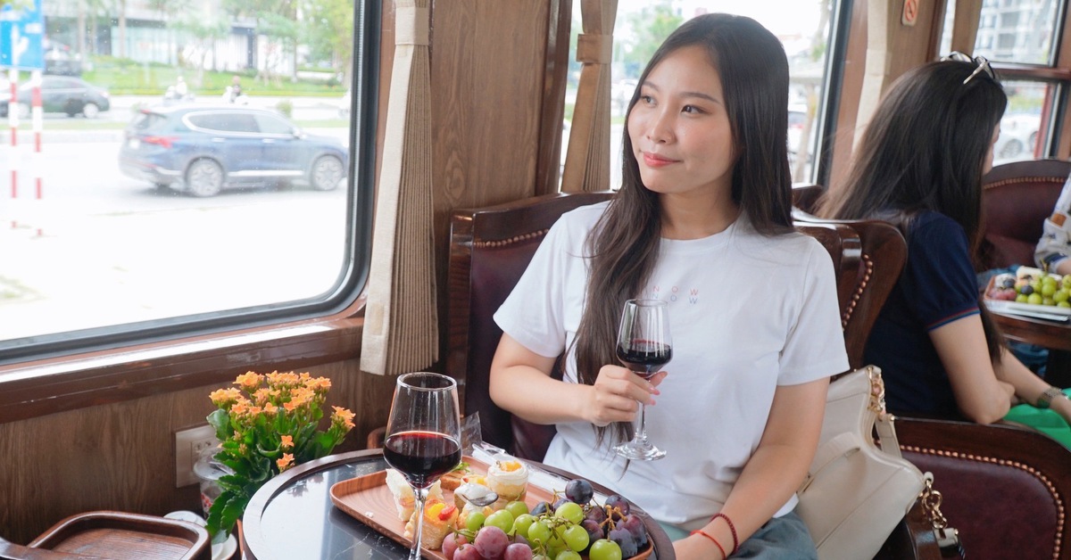 ‘Đoàn tàu hoa phượng đỏ 10 điểm, siêu nhiều điểm check-in di động’