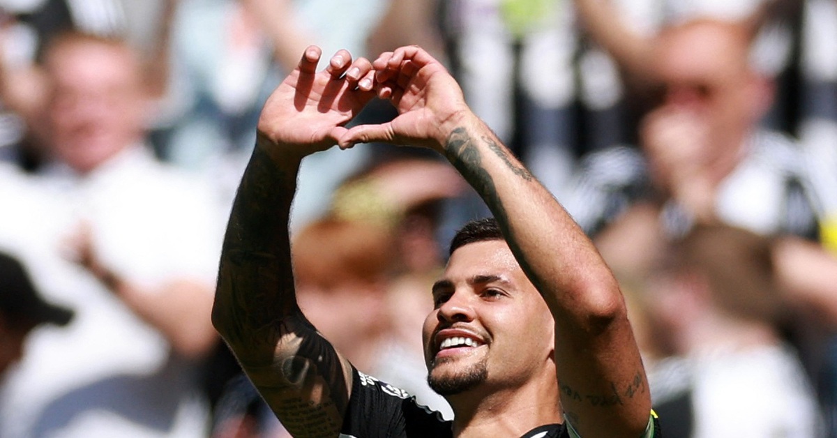 Newcastle vào top 3, Chelsea gặp khó tại Premier League