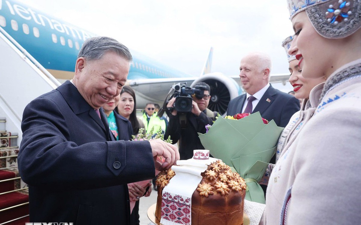 Sân bay Belarus rực rỡ quốc kỳ chào đón Tổng Bí thư Tô Lâm