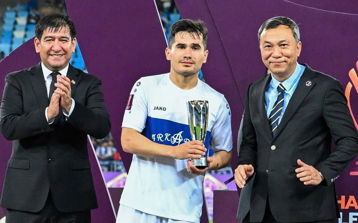 Chủ tịch VFF trao cúp vô địch tại chung kết AFC Challenge League