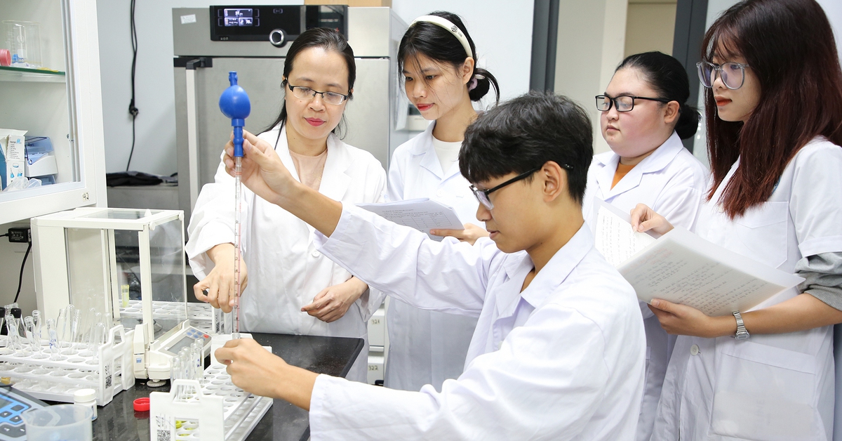 Toàn bộ sinh viên Đại học Quốc gia Hà Nội sẽ học ứng dụng AI từ năm nhất