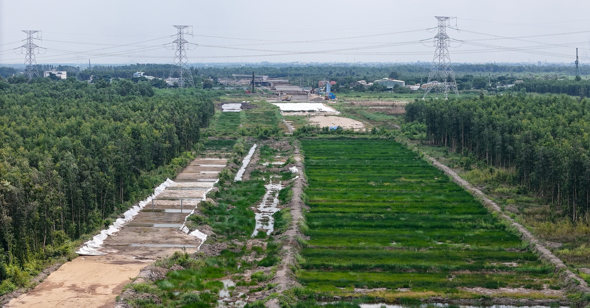 Vành đai 3 TP.HCM: Công trường phía Tây đi chậm chạp chờ cát
