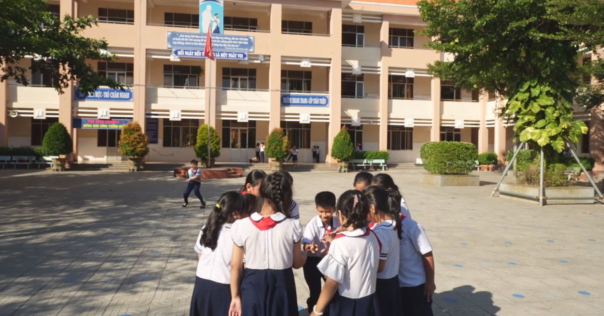 Cuộc thi clip ‘50 năm - Tỏa sáng miền Nam’: Ước mơ của ông giáo làng chài