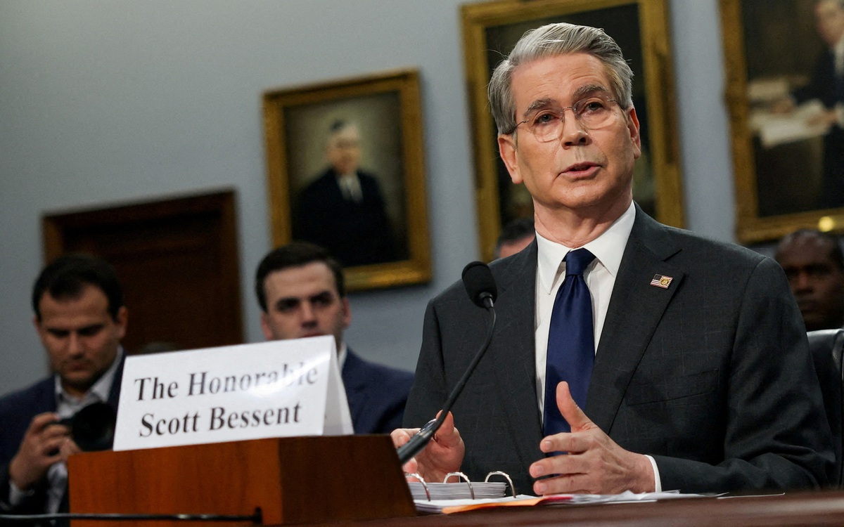 Ông Bessent dùng đường minh họa fentanyl, Bắc Kinh nói ma túy là 'chuyện của riêng Mỹ'