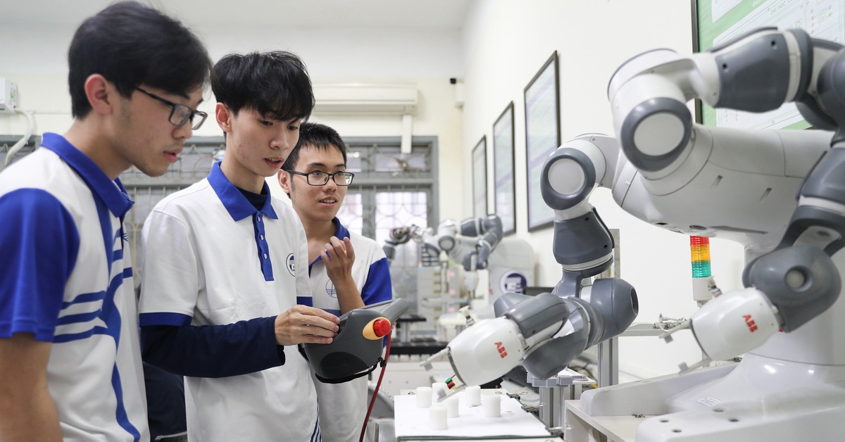 Đại học Quốc gia Hà Nội sẽ rút ngắn bậc cử nhân xuống 2,5 - 3 năm, có thể liên thông thẳng tiến sĩ